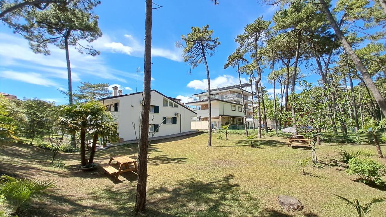 Villa Barbara Fra I Pini Lignano Sabbiadoro Luaran gambar