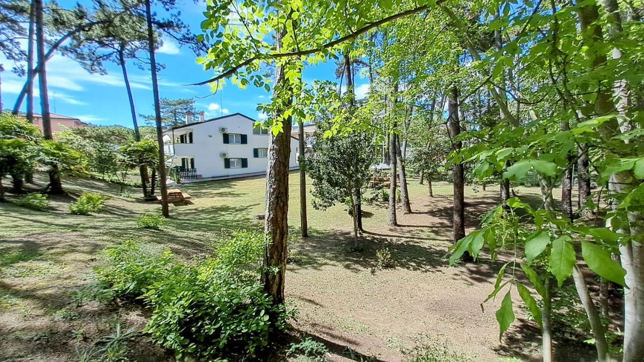 Villa Barbara Fra I Pini Lignano Sabbiadoro Luaran gambar