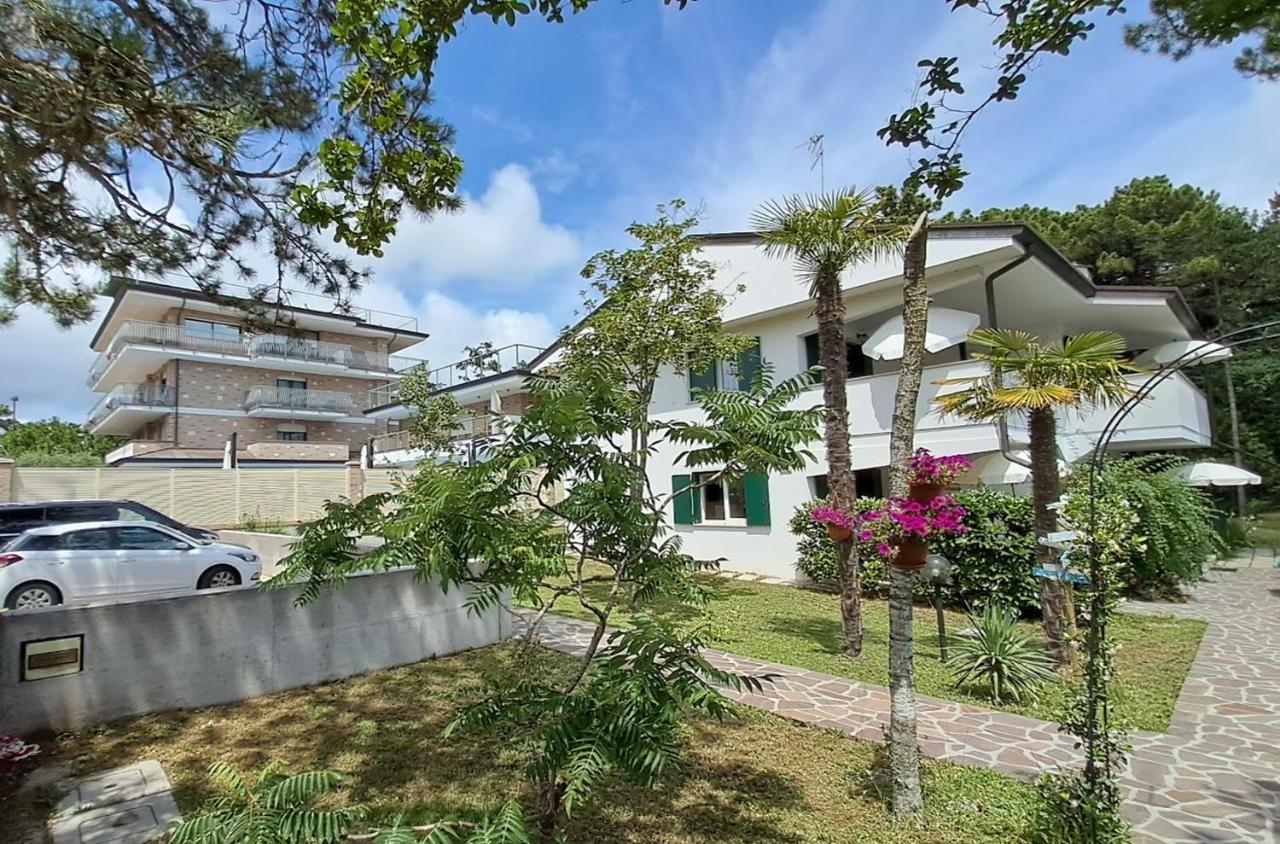 Villa Barbara Fra I Pini Lignano Sabbiadoro Luaran gambar